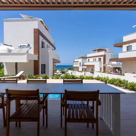 Villa Santa Barbara Seafront W Jacuzzi Pool *