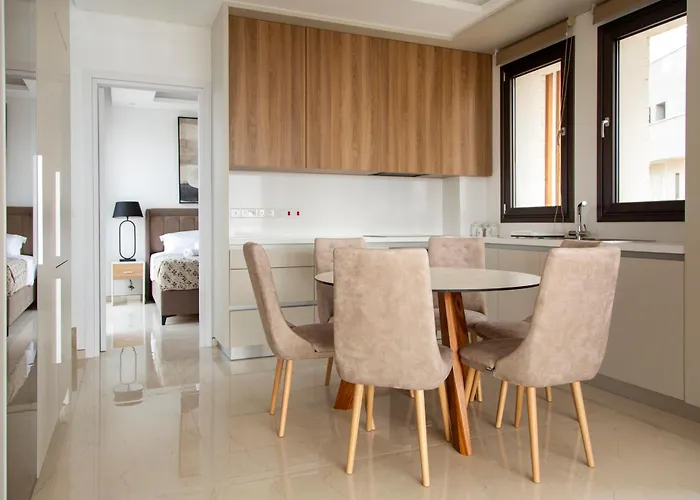 Villa Santa Barbara Seafront W Jacuzzi Pool *