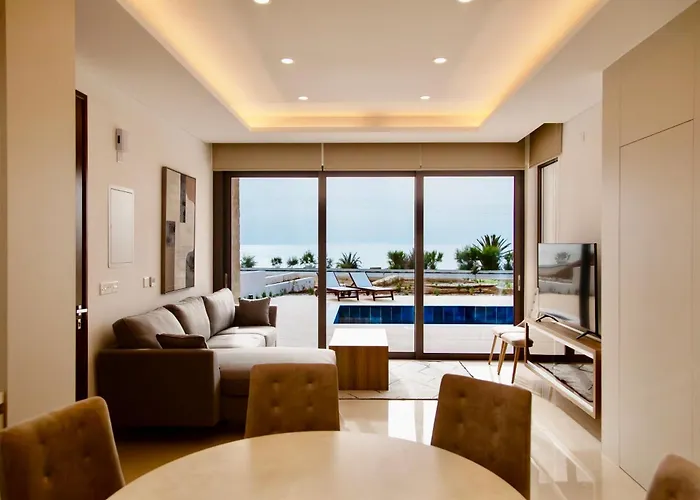 Santa Barbara Seafront W Jacuzzi Pool Villa *