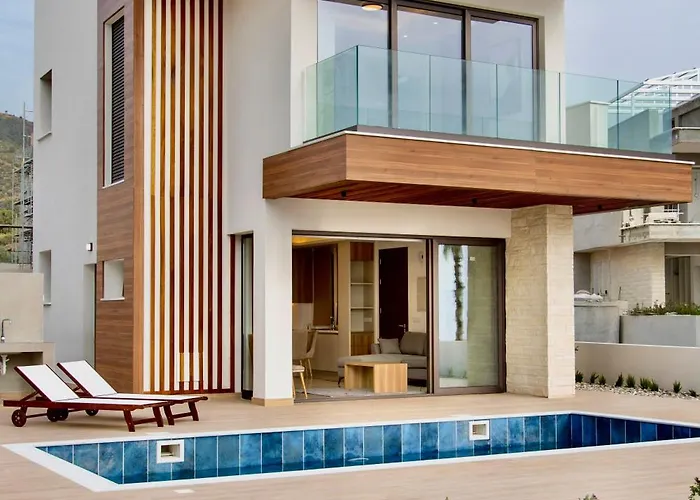 Villa Santa Barbara Seafront W Jacuzzi Pool *