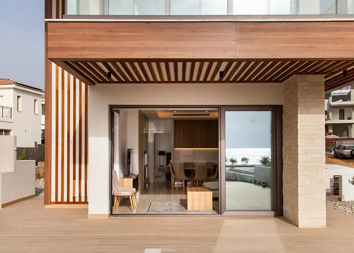 Villa Santa Barbara Seafront W Jacuzzi Pool *