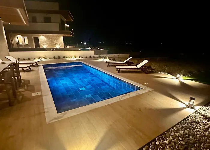 Villa Santa Barbara Seafront W Jacuzzi Pool Paphos