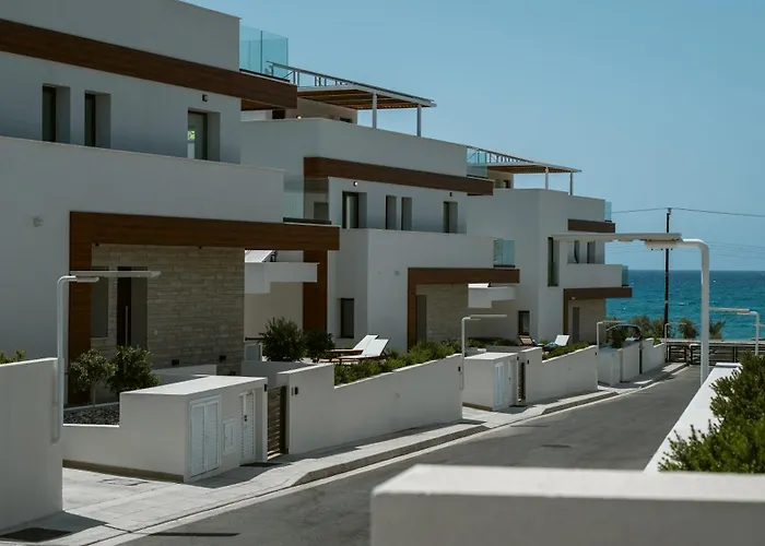 Villa Santa Barbara Seafront W Jacuzzi Pool *