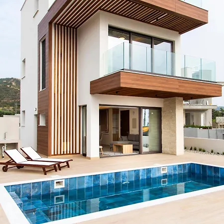 Villa Santa Barbara Seafront W Jacuzzi Pool