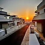 Villa Santa Barbara Seafront W Jacuzzi Pool *