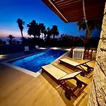 Santa Barbara Seafront W Jacuzzi Pool Villa
