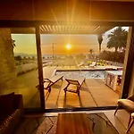 Villa Santa Barbara Seafront W Jacuzzi Pool *