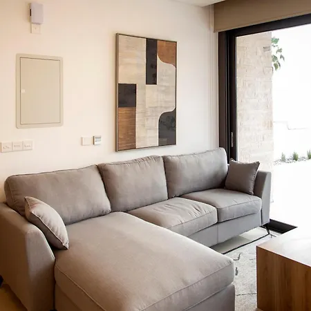 Santa Barbara Seafront W Jacuzzi Pool * بافوس