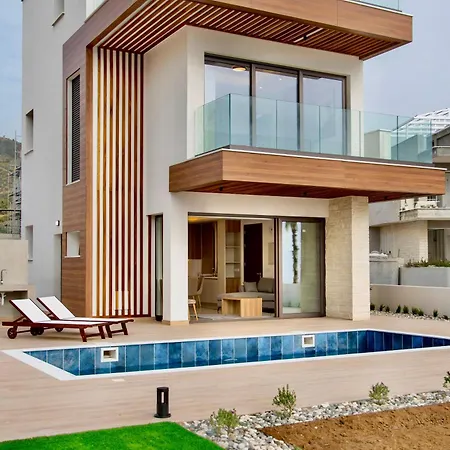 Villa Santa Barbara Seafront W Jacuzzi Pool *