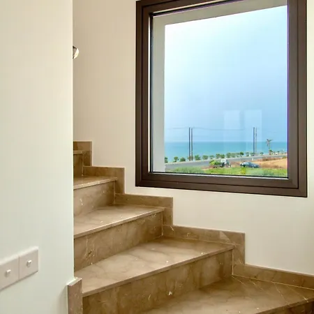 Santa Barbara Seafront W Jacuzzi Pool فيلة بافوس