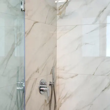 فيلة Santa Barbara Seafront W Jacuzzi Pool بافوس