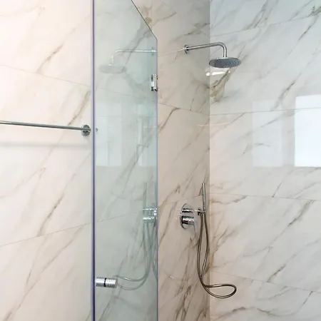 Santa Barbara Seafront W Jacuzzi Pool * بافوس