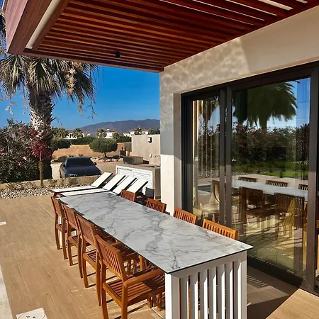 Santa Barbara Seafront W Jacuzzi Pool فيلة