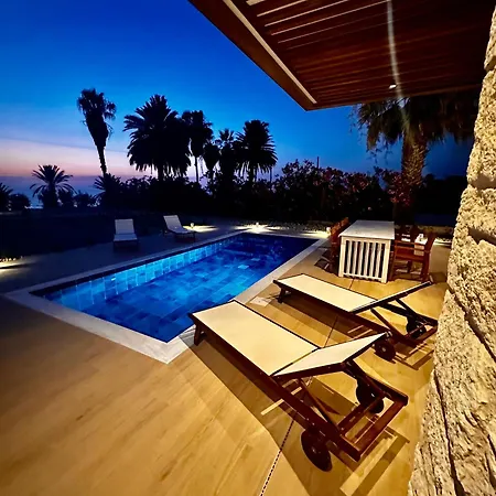 Santa Barbara Seafront W Jacuzzi Pool Villa