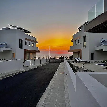 Villa Santa Barbara Seafront W Jacuzzi Pool