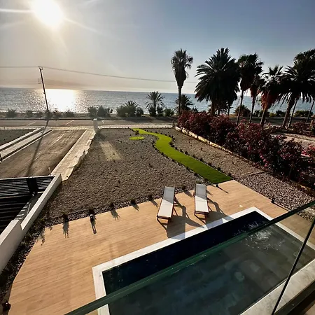 Santa Barbara Seafront W Jacuzzi Pool Villa *
