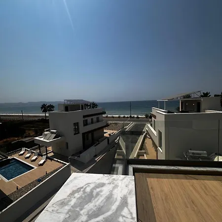Santa Barbara Seafront W Jacuzzi Pool فيلة بافوس