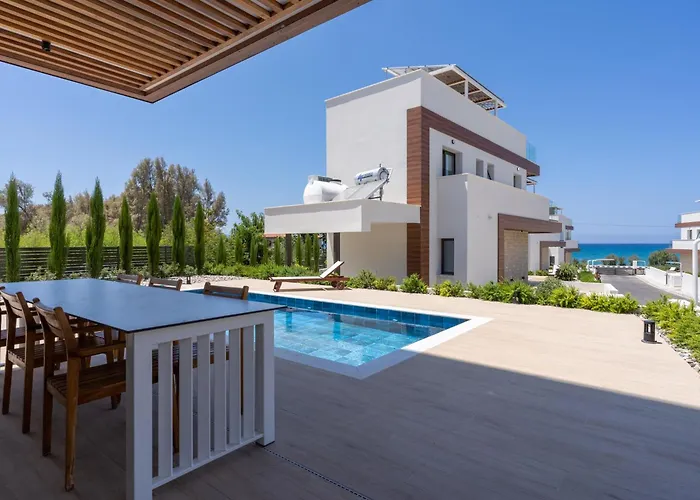 Villa Santa Barbara Seafront W Jacuzzi Pool *