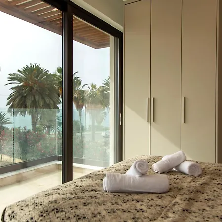 빌라 Santa Barbara Seafront W Jacuzzi Pool 파포스