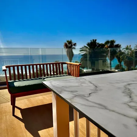 Santa Barbara Seafront W Jacuzzi Pool 파포스