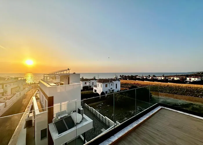 Santa Barbara Seafront W Jacuzzi Pool Vila Paphos