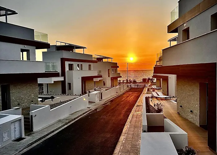 Vila Santa Barbara Seafront W Jacuzzi Pool *