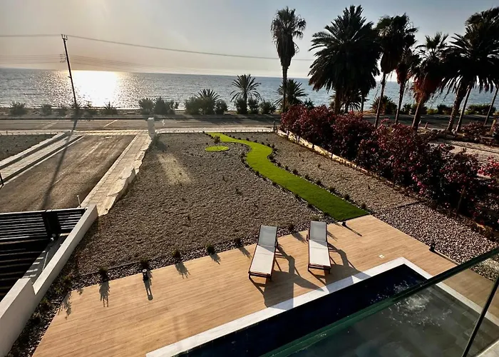 Santa Barbara Seafront W Jacuzzi Pool Vila *