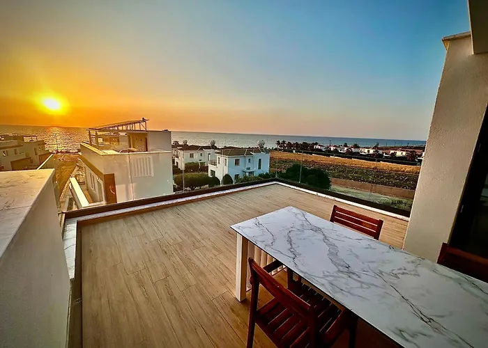 Santa Barbara Seafront W Jacuzzi Pool 빌라