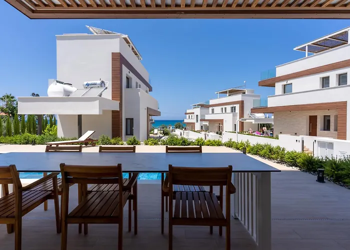 Vila Santa Barbara Seafront W Jacuzzi Pool *