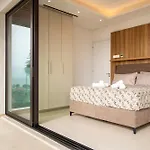 Santa Barbara Seafront W Jacuzzi Pool Villa *