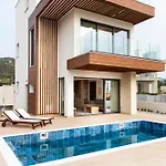 Villa Santa Barbara Seafront W Jacuzzi Pool