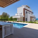 Villa Santa Barbara Seafront W Jacuzzi Pool *